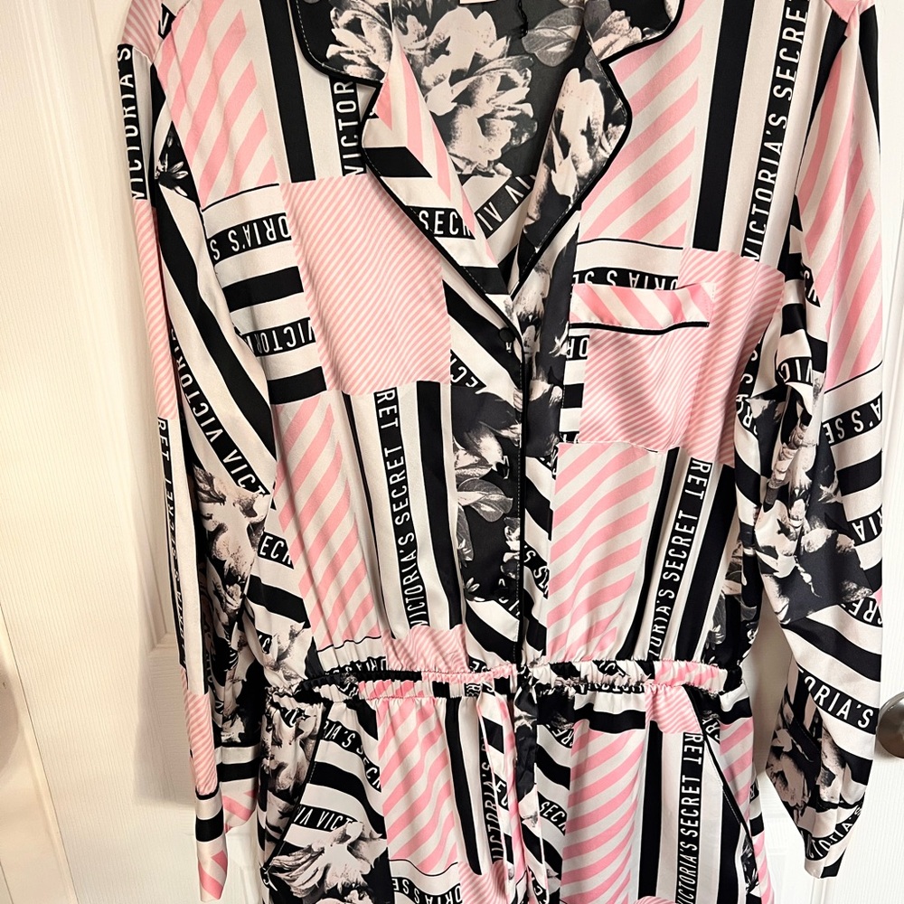 Victoria's Secret Silky Shorty Long Sleeve‎ Romper Pajama Womens Size Medium